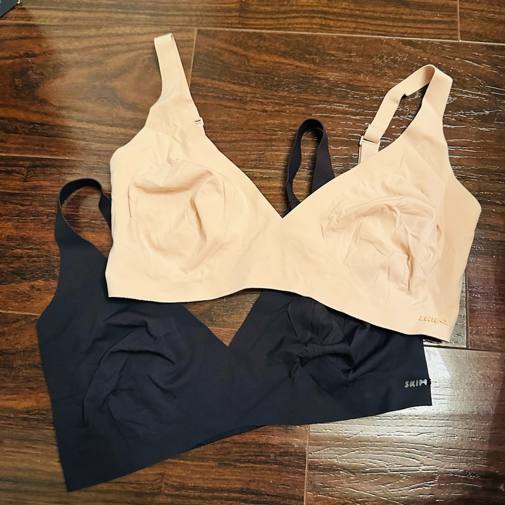 SKIMS naked plunge bras